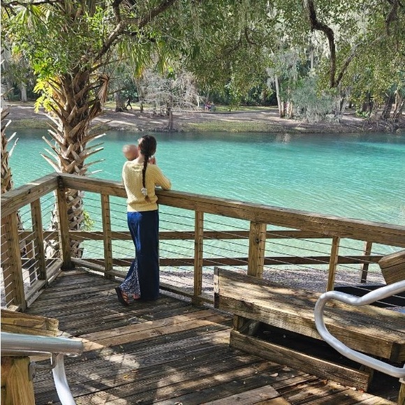 ❗️SOLD❗️100% Cotton Tommy Hilfiger Sweater - Picture 4 of 4